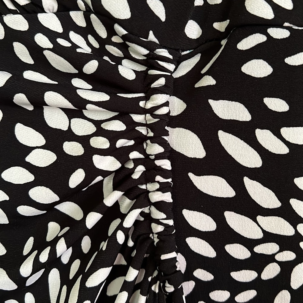LONDON TIMES Black/White V-Neck Criss Cross Front Sleeveless Dress, Sz 10, GUC. - Picture 5 of 8
